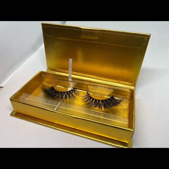 JHaley Beauty LLC Luxury Mink Lashes - Picture 2 of 7